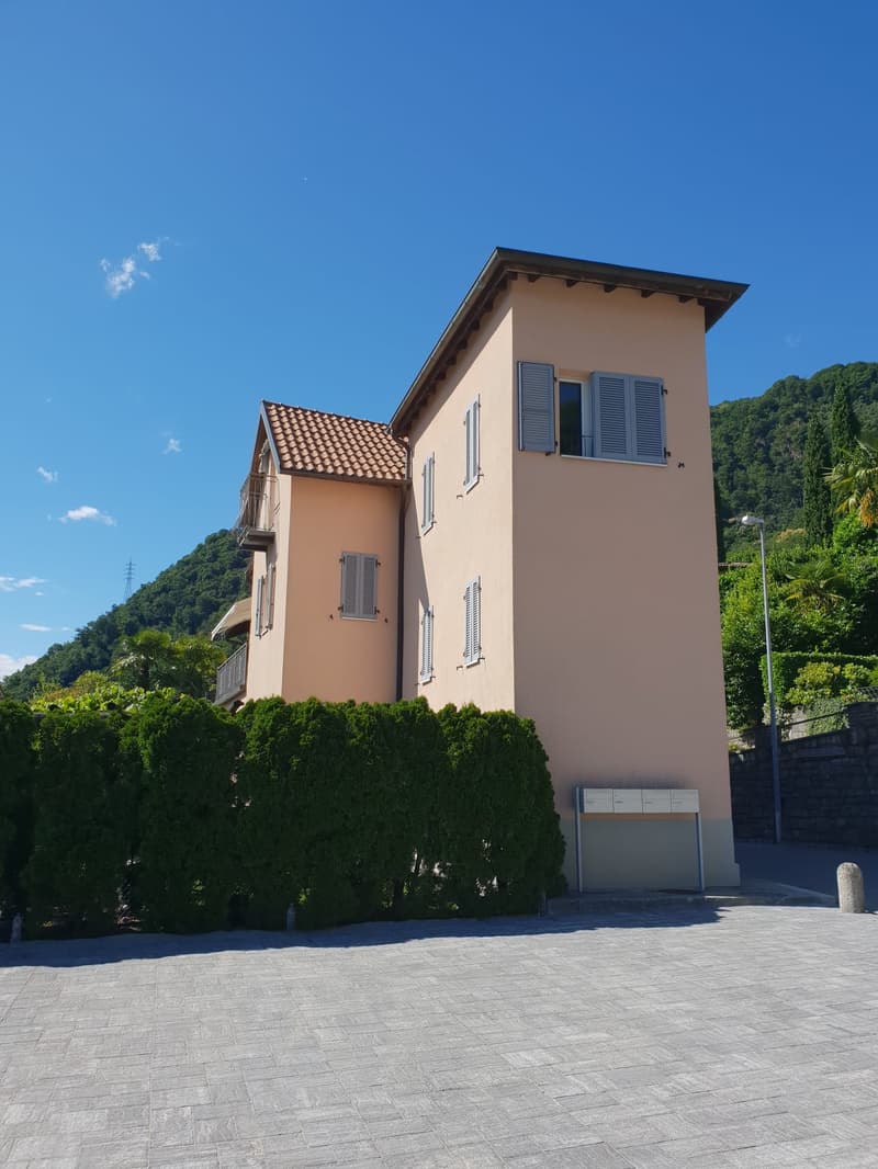 Faszinierendes 2.5-Zimmer-Wohnung mit Seeblick in Morcote möbliert (3)