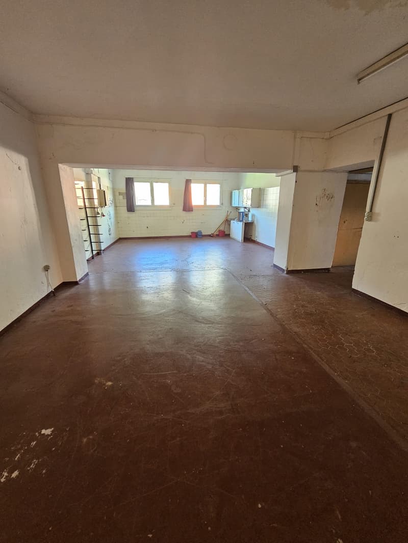 70 sqm warehouse on the ground floor in strategic location – Taverne (1)