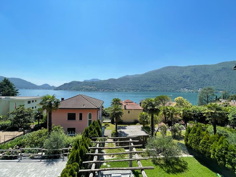 Affascinante 2.5 locali con vista lago a Morcote ammobiliato (1)
