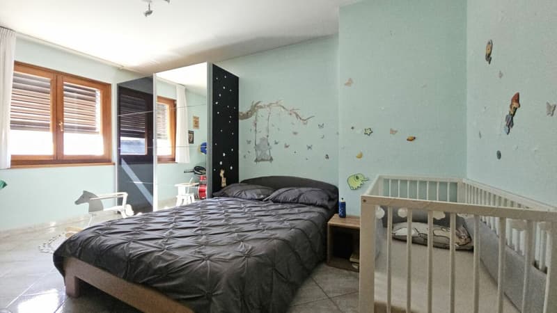 Spacious Detached House with Garden (13)