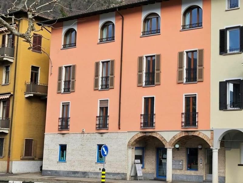 APPARTAMENTO MANSARDATO A CAPOLAGO (12)