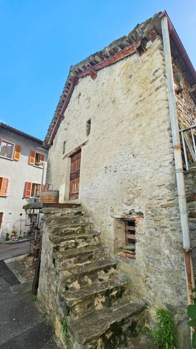 RUSTICO DA RISTRUTTURARE A GNOSCA (2)