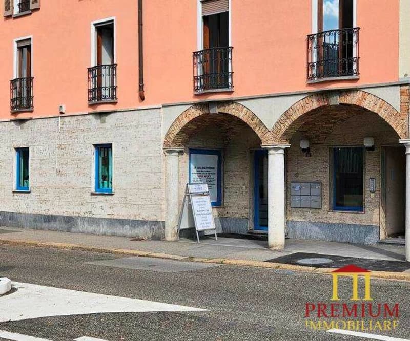 LOCALE COMMERCIALE (1)