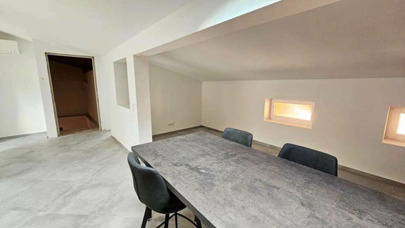 APPARTAMENTO MANSARDATO A CAPOLAGO (6)