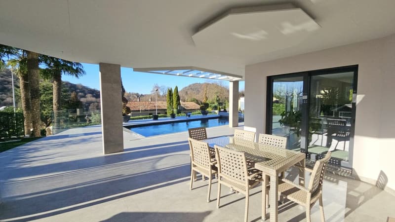 MODERNA VILLA DI LUSSO (1)