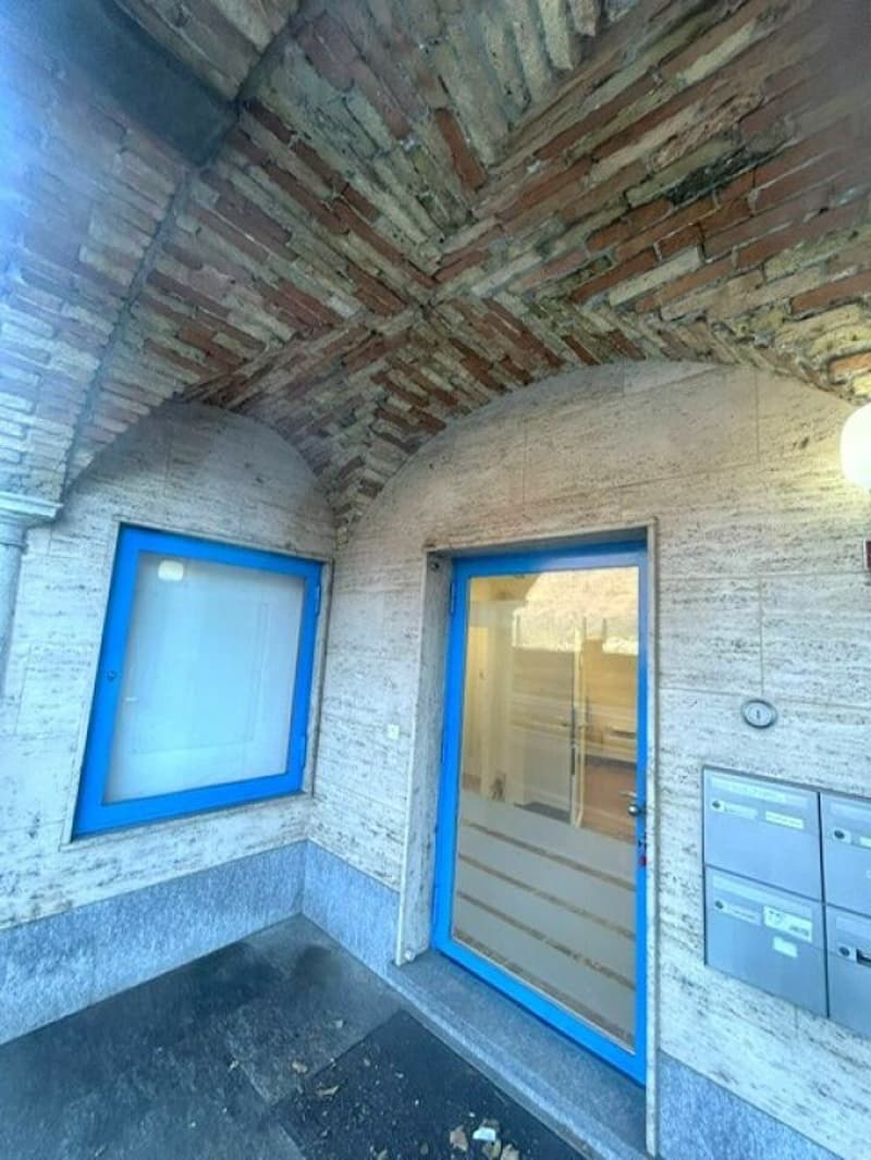 LOCALE COMMERCIALE/NEGOZIO/UFFICIO (4)