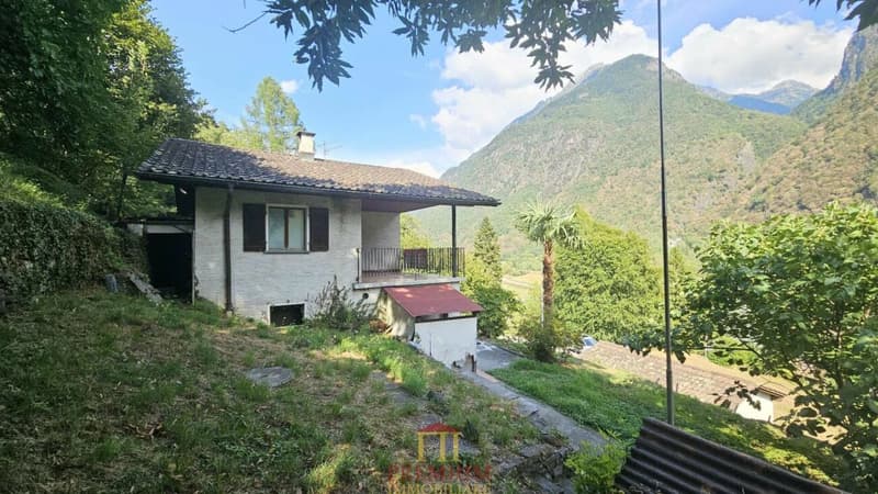 INTERESSANTE CASA UNIFAMILIARE A GRONO (2)