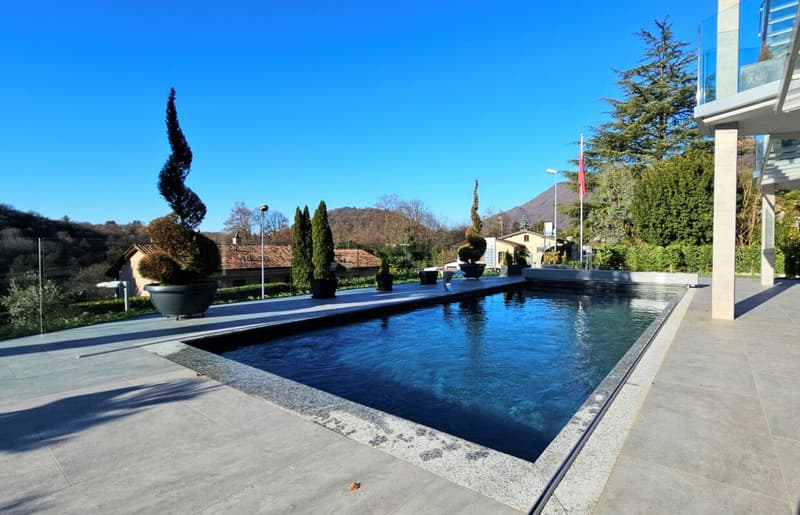 MODERNA VILLA DI LUSSO (2)