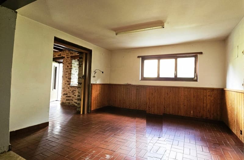 INTERESSANTE CASA UNIFAMILIARE A GRONO-LEGGIA (7)