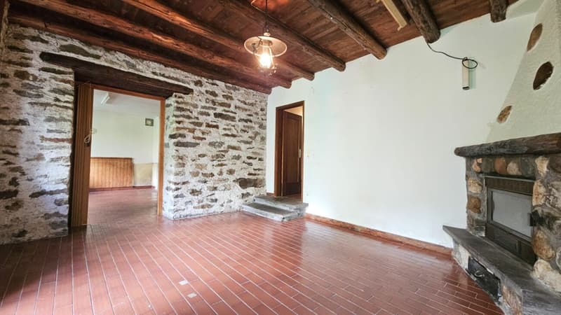 INTERESSANTE CASA UNIFAMILIARE A GRONO-LEGGIA (6)