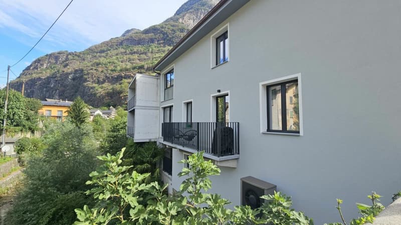BELLA CASA UNIFAMILIARE DI 5.5 LOCALI (16)