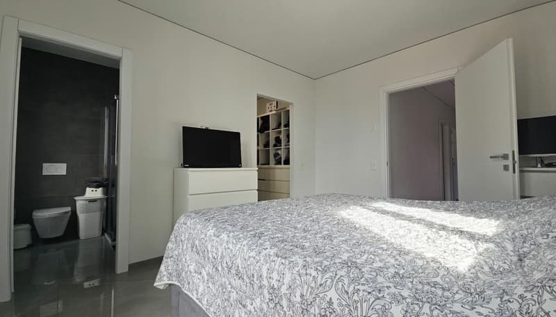 BELLA CASA UNIFAMILIARE DI 5.5 LOCALI (9)