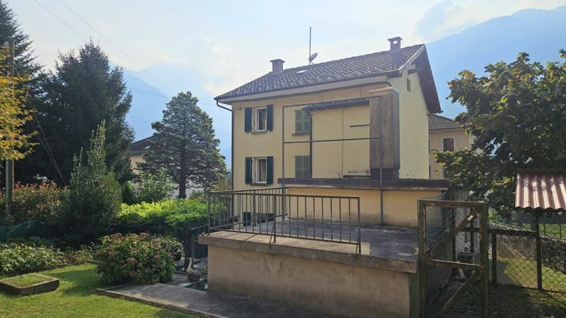 CASA UNIFAMILIARE CON CURATO GIARDINO A S.VITTORE (16)