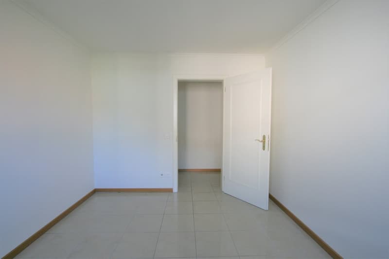 Elegante e tranquilla Residenza - ampio 3.5 locali (98 mq) con spaziosa terrazza coperta - Ascona (16)