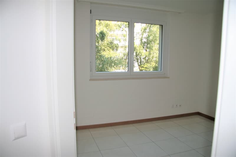 Dachwohnung 3.5 Zimmer - zentrale aber ruhige Lage im Grünen (11)