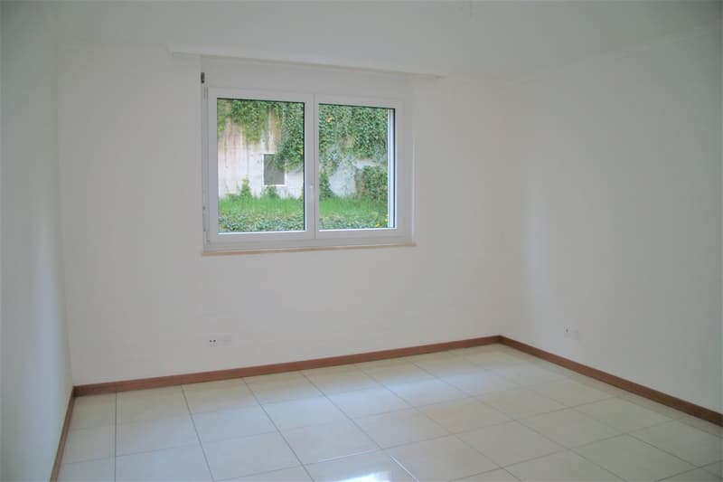 Dachwohnung 3.5 Zimmer - zentrale aber ruhige Lage im Grünen (9)