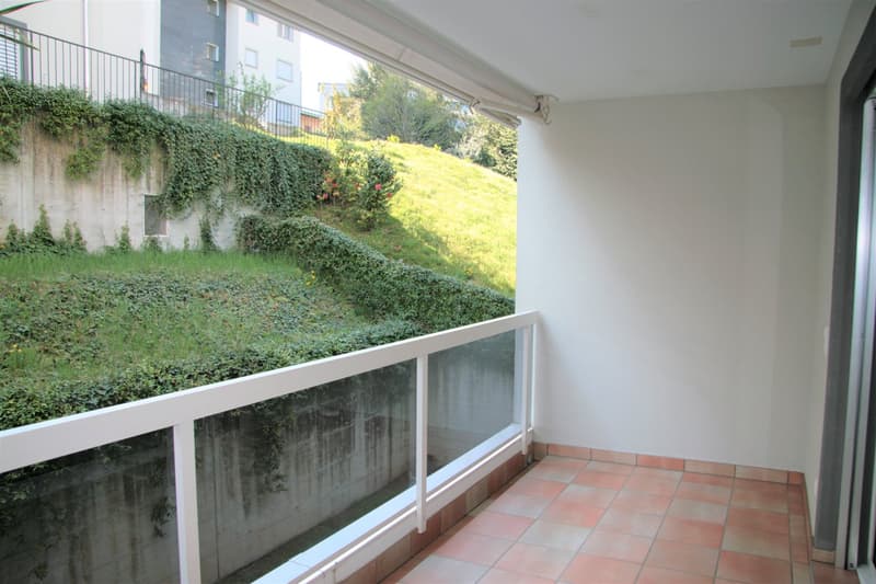 Dachwohnung 3.5 Zimmer - zentrale aber ruhige Lage im Grünen (8)