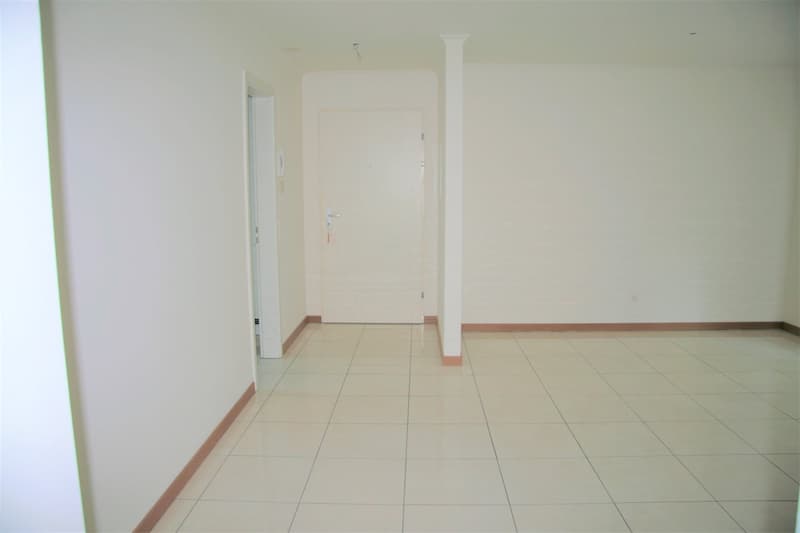 Dachwohnung 3.5 Zimmer - zentrale aber ruhige Lage im Grünen (4)