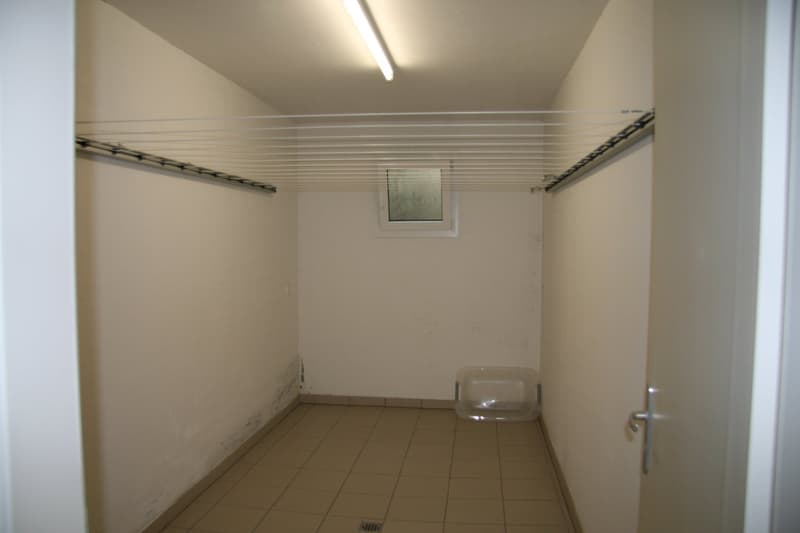 Dachwohnung 3.5 Zimmer - zentrale aber ruhige Lage im Grünen (14)