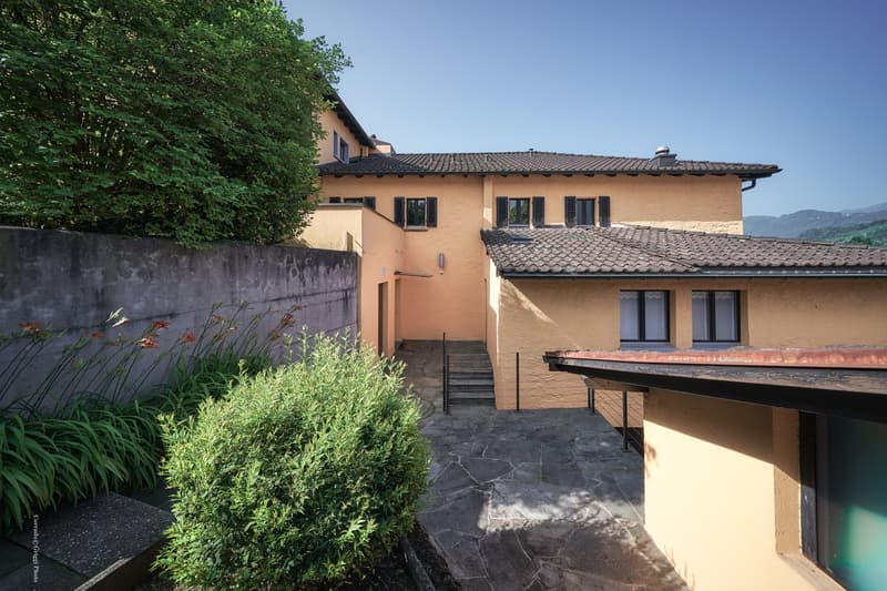 Large 11-room house for rent in Origlio, surrounded by greenery (8)