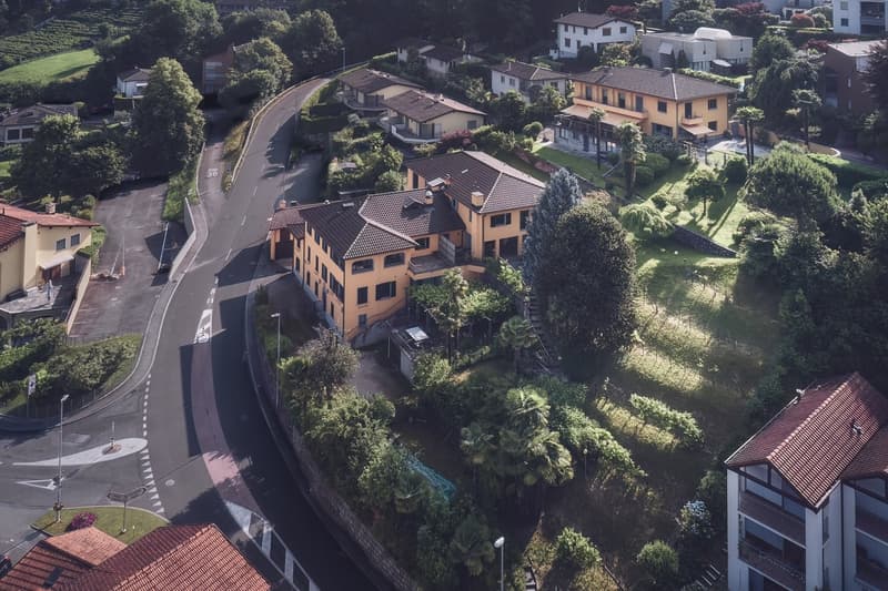 Large 11-room house for rent in Origlio, surrounded by greenery (12)