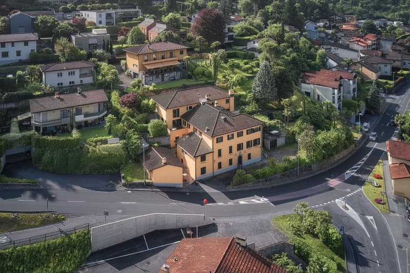 Large 11-room house for rent in Origlio, surrounded by greenery (4)