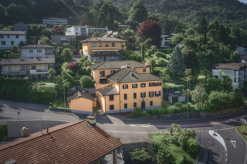 Large 11-room house for rent in Origlio, surrounded by greenery (1)