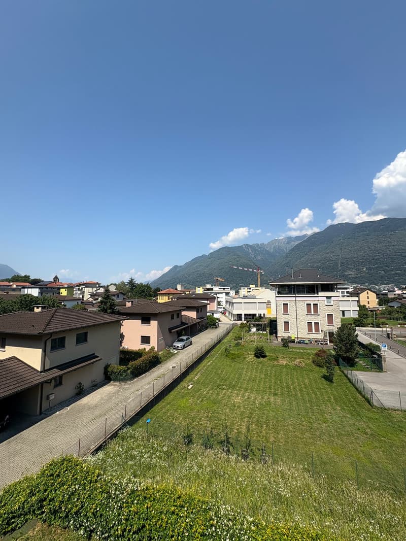 Modern 5.5-room attic for rent in Giubiasco (50)