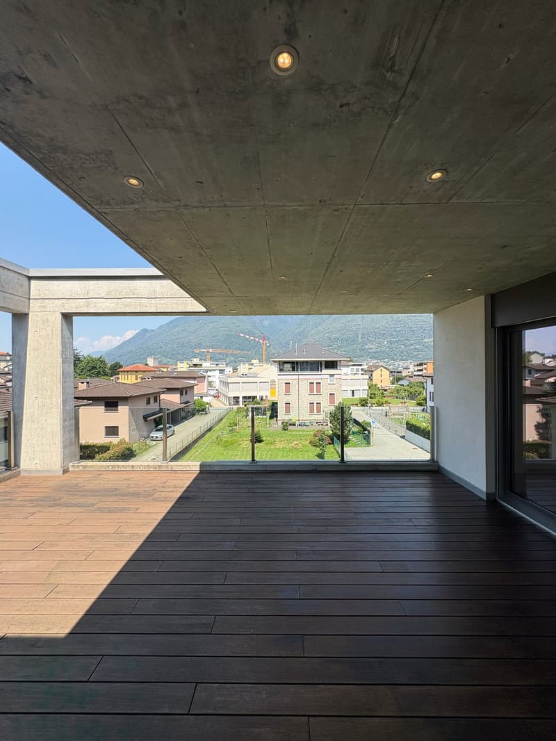 Modern 5.5-room attic for rent in Giubiasco (47)