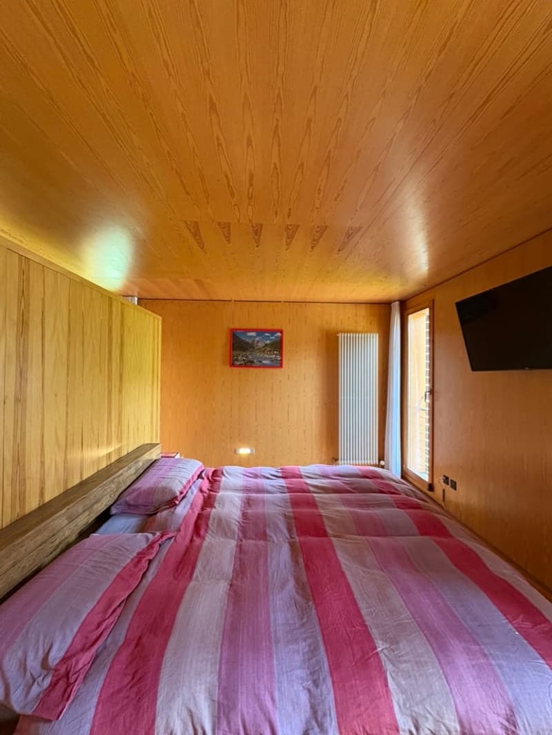 Casa di design in legno immersa nel verde (38)