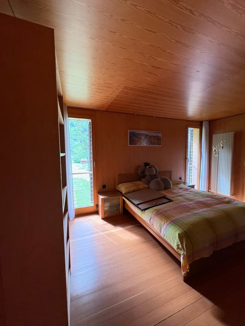 Casa di design in legno immersa nel verde (23)