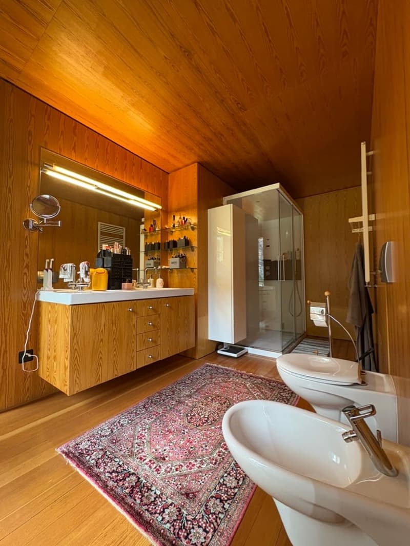 Casa di design in legno immersa nel verde (28)