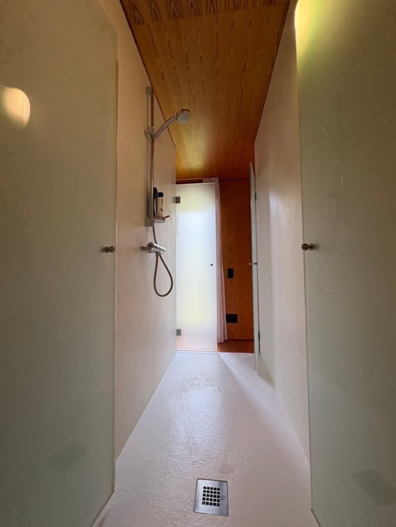 Casa di design in legno immersa nel verde (34)