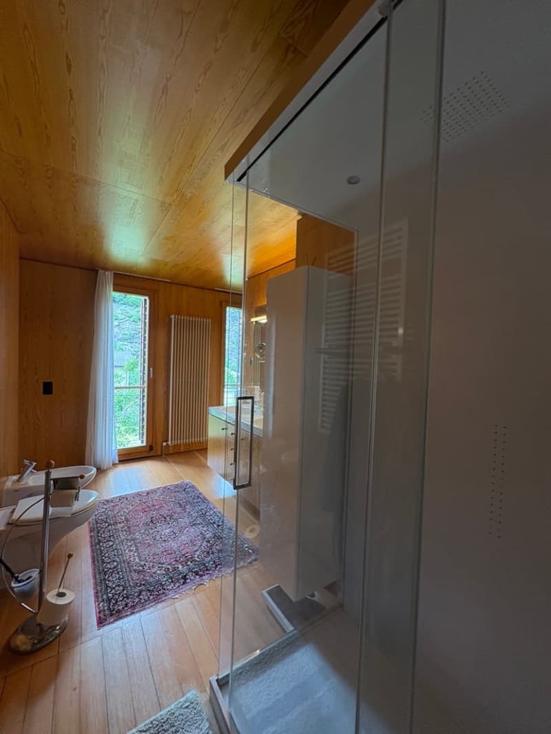 Casa di design in legno immersa nel verde (30)