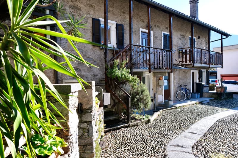 Bright charming house in Gordola in residential area. (11)