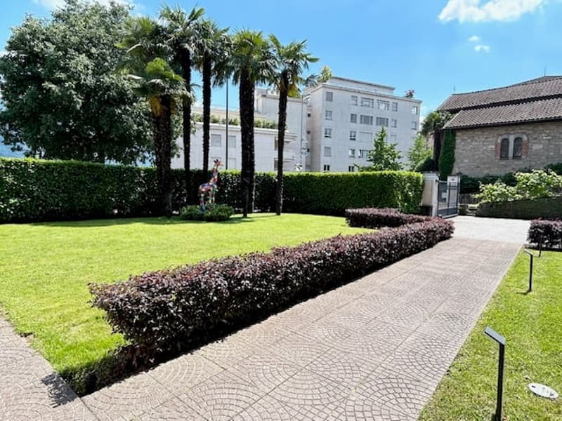 AFFITTASI MENSILMENTE Villa pronta all'uso in centro Lugano con importante vista lago (27)