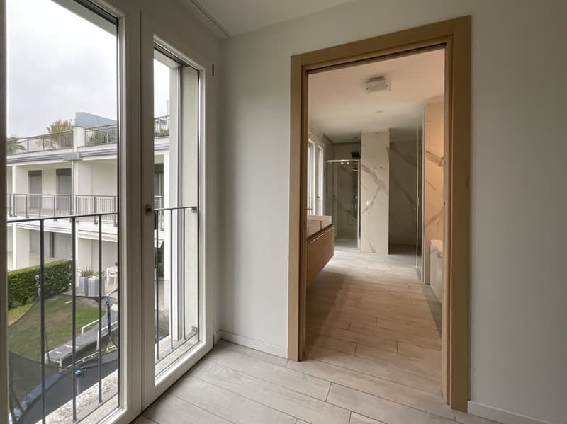 CASLANO - GROßZÜGIGES 6.5 ZIMMER-WOHNUNG MIT SCHWIMMBAD ZUM VERKAUF (11)