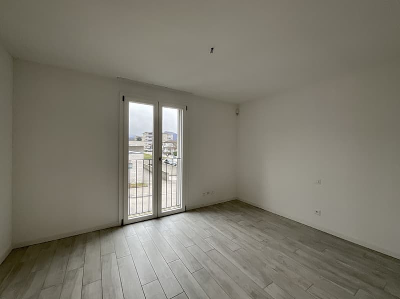 CASLANO - GROßZÜGIGES 6.5 ZIMMER-WOHNUNG MIT SCHWIMMBAD ZUM VERKAUF (7)