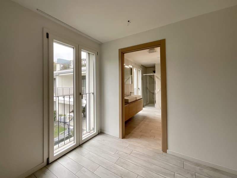 CASLANO - GROßZÜGIGES 6.5 ZIMMER-WOHNUNG MIT SCHWIMMBAD ZUM VERKAUF (10)