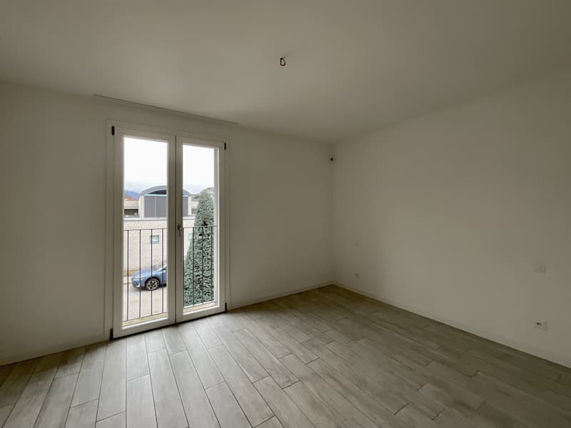 CASLANO - GROßZÜGIGES 6.5 ZIMMER-WOHNUNG MIT SCHWIMMBAD ZUM VERKAUF (5)
