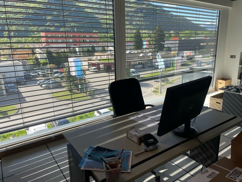 Bureau moderne et lumineux à louer en position stratégique (1)