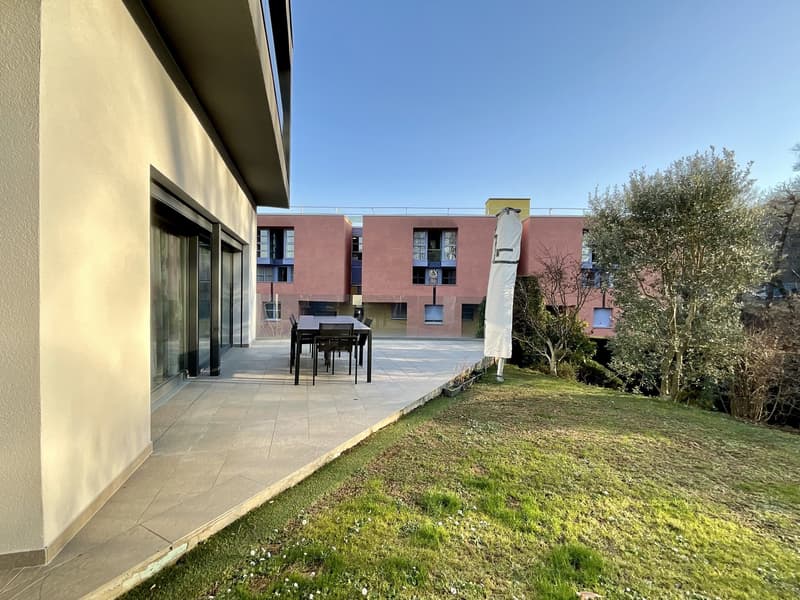 NOVAZZANO - MAGNIFICA VILLA ECOLOGICA IMMERSA NEL VERDE (12)