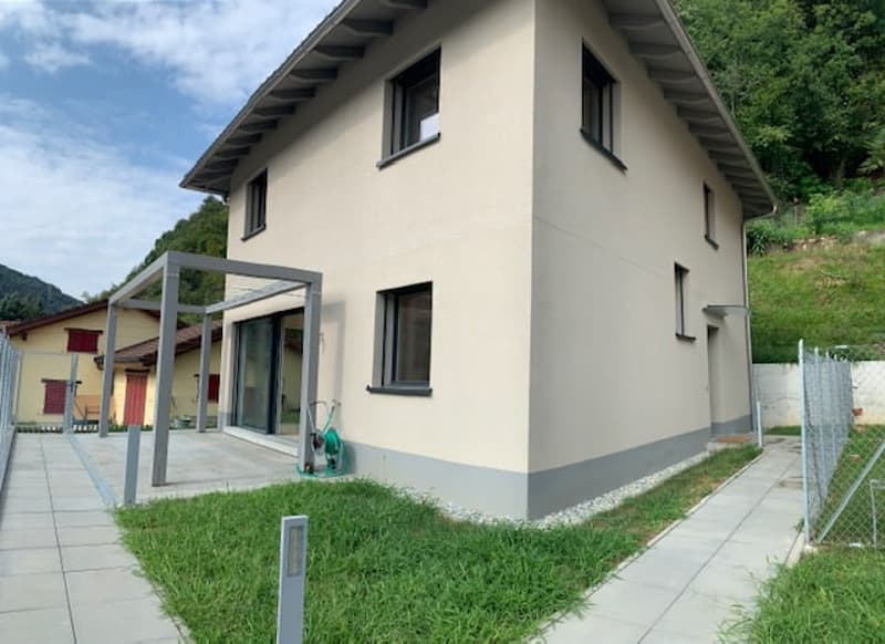 CERCASI SUBENTRANTE PER VILLETTA UNIFAMILIARE (1)