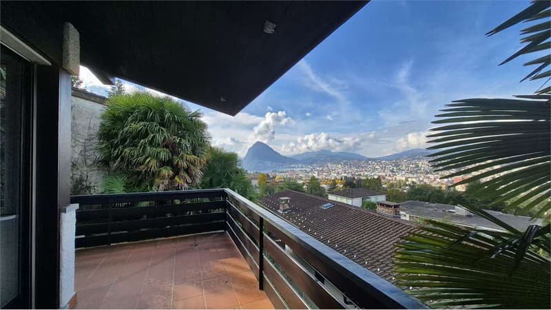 Villa mit Seeblick, Garten und Pool (2)