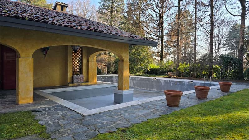 Exklusive Villa mit Pool im Golf Club Pinetina (4)