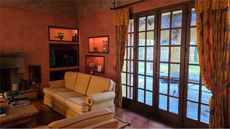 Exklusive Villa mit Pool im Golf Club Pinetina (7)