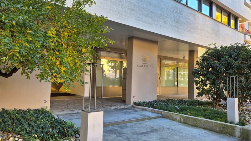 We are looking for a sublessee - bright office in the center of Chiasso (3)