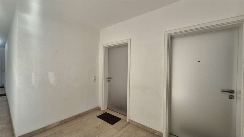 We are looking for a sublessee - bright office in the center of Chiasso (7)