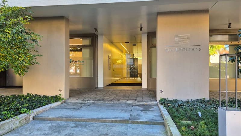 We are looking for a sublessee - bright office in the center of Chiasso (2)