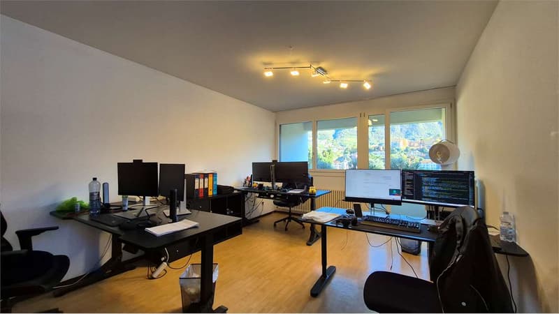 We are looking for a sublessee - bright office in the center of Chiasso (8)